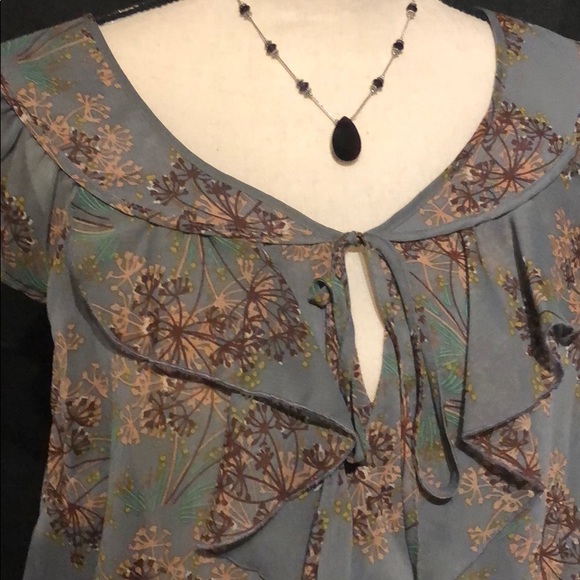 Beautiful sheer top - Picture 2 of 7